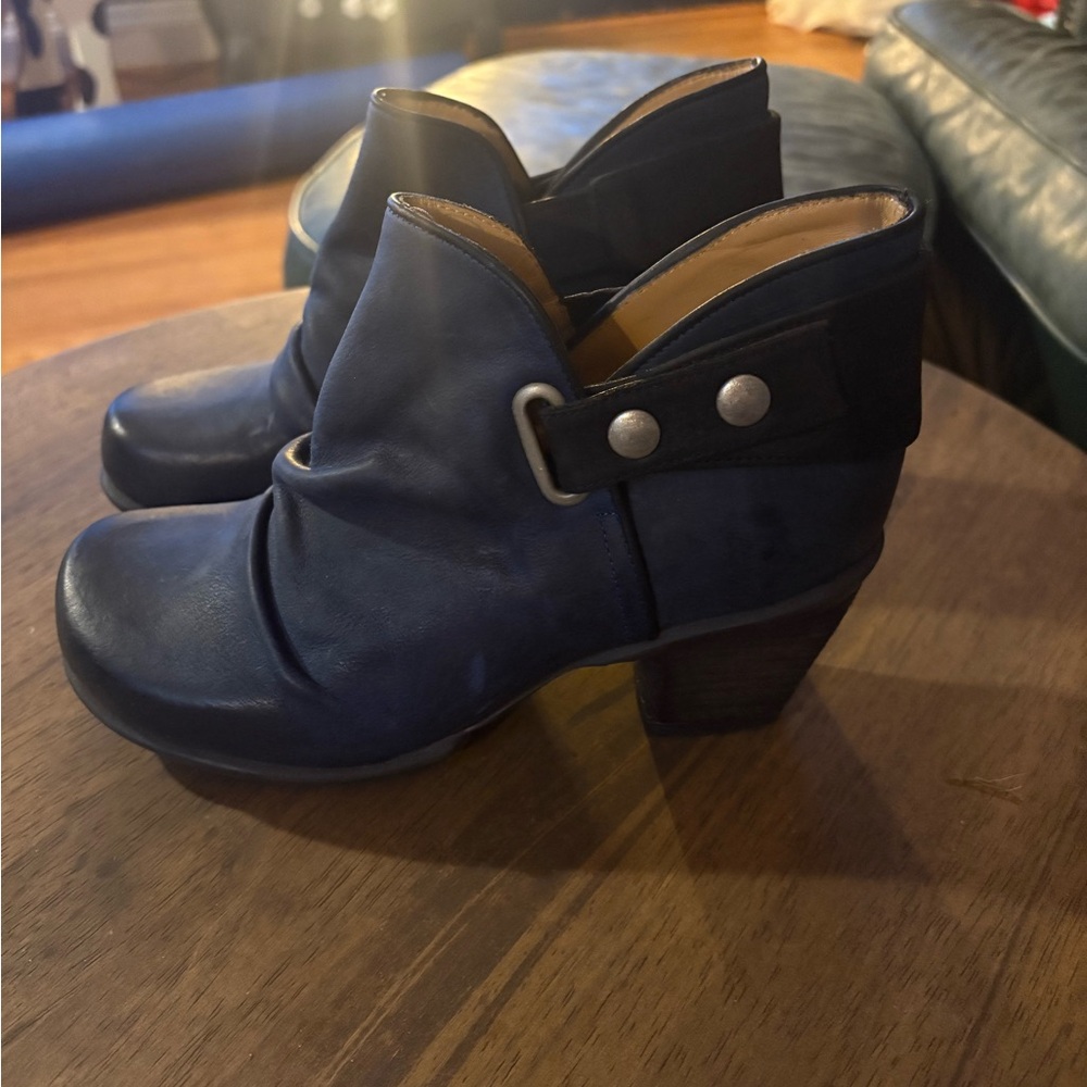 John Fluevog blue Holly bootie size 7